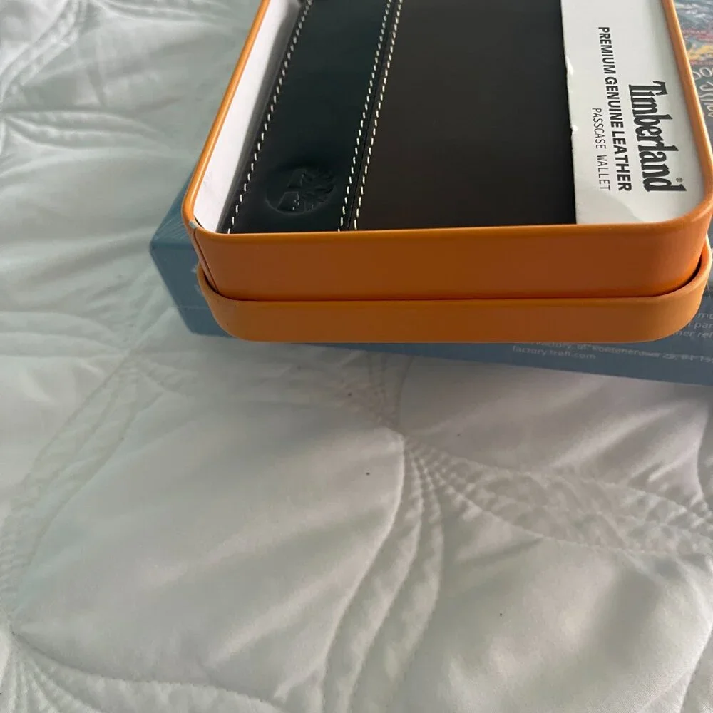 Timberland Men's Leather Pass case Bifold Wallet Hybrid Brown/Tan NWT